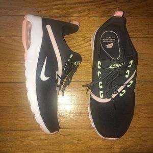 Nike Air Max - Like New